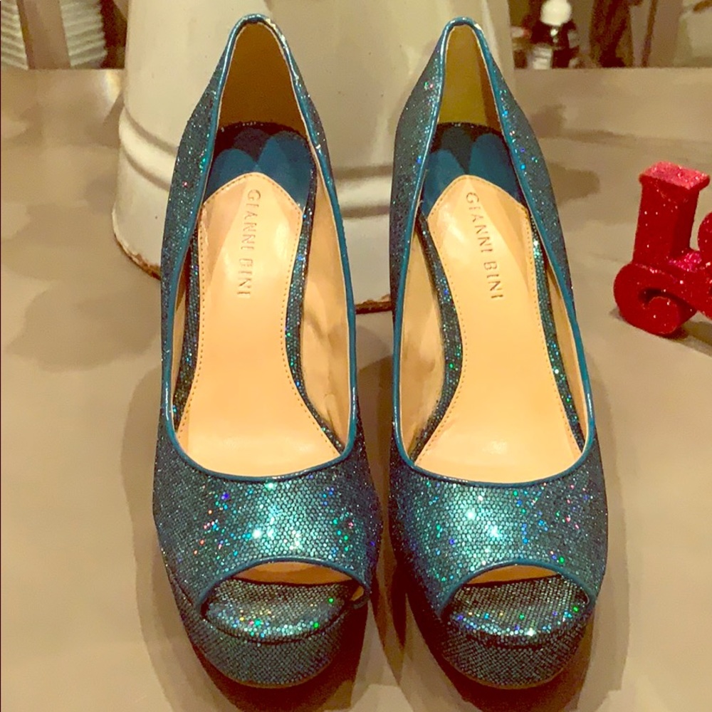 Gianni Bini turquoise sequin mermaid heels🧜‍♀️ ✨